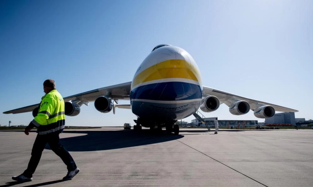 Εισβολή στην Ουκρανία: Καταστράφηκε το Antonov An-225, το μεγαλύτερο αεροσκάφος στον κόσμο (βίντεο)